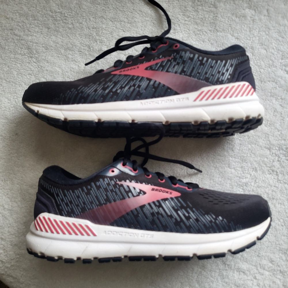 Brooks Addiction GTS 15 Women's 8.5B (Med) Shoes Black and Pink Sneakers
